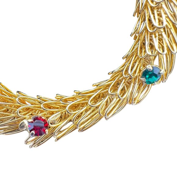 Vintage Gold Tone Wreath Brooch Bow Red Green Rhinestones Christmas Jewelry - Picture 4 of 12